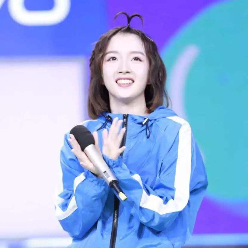 《快本》主持李浩菲:曾想接谢娜位置,如今成为《欢乐颂》新五美插图4