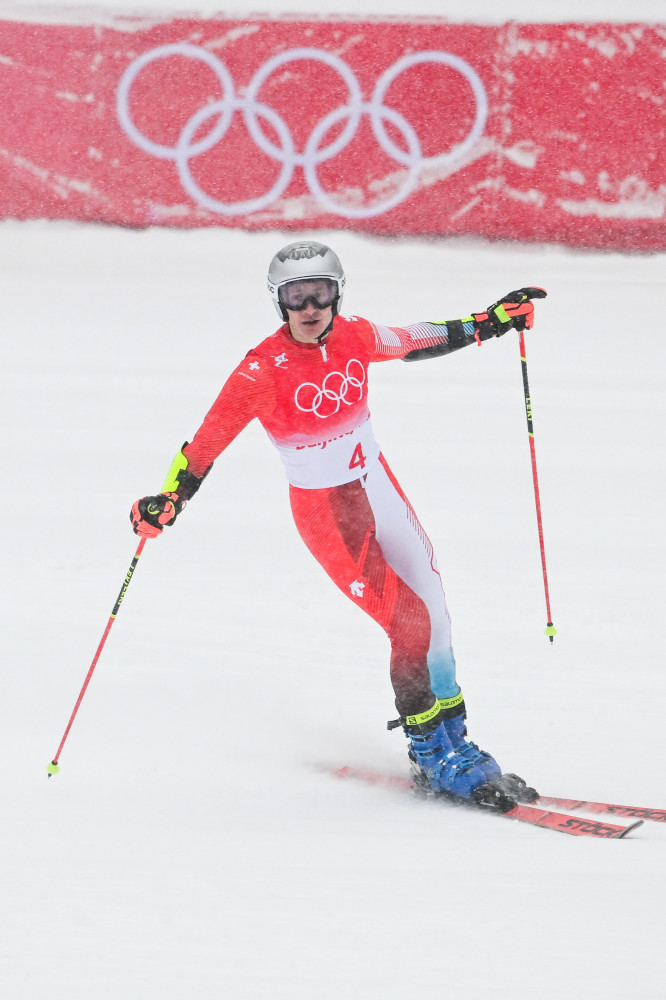 北京冬奥会高山滑雪男子大回转瑞士选手夺冠