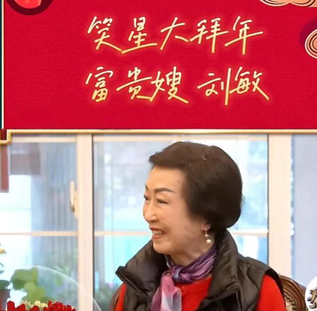 的情景喜剧老娘舅曾经捧红很多人,其中成长在滑稽世家的评弹演员刘敏