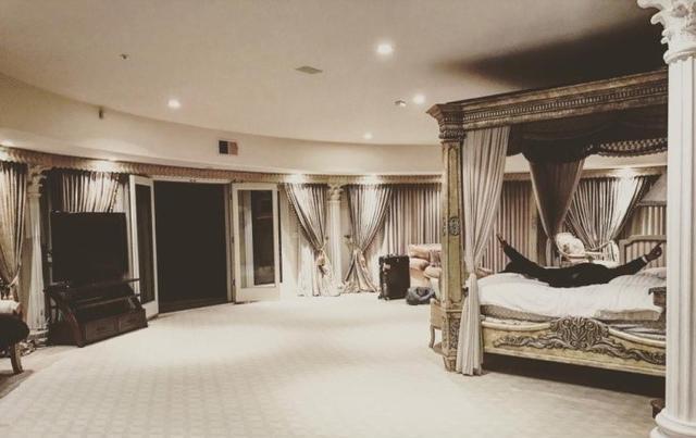 参观黄子韬住的豪宅楼梯设计成回字形装修像个古堡