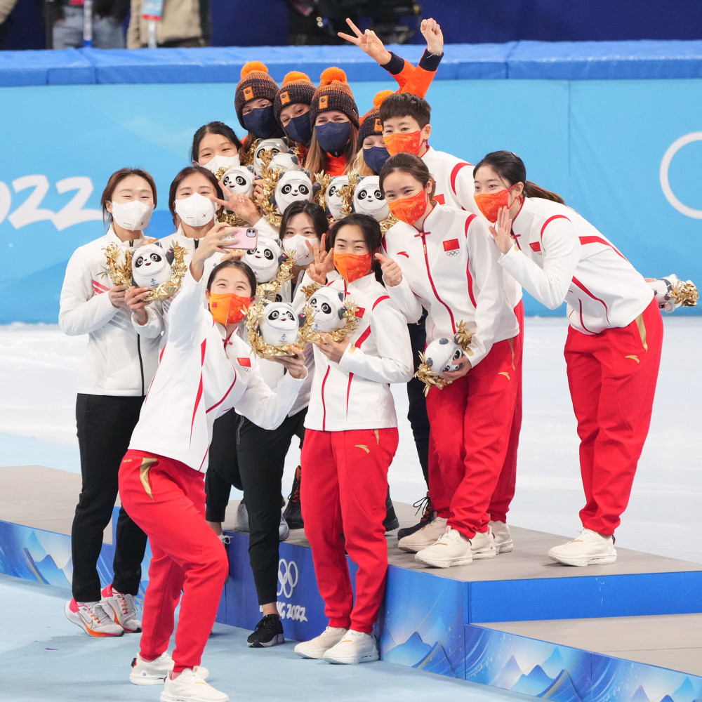 北京冬奥会短道速滑女子3000米接力决赛荷兰队夺冠2