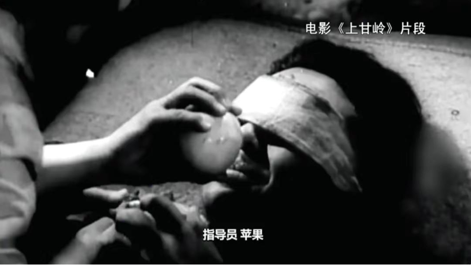 上甘岭战场:战士们严重缺水,连长手中拿着一个苹果,可谁都不吃_腾讯