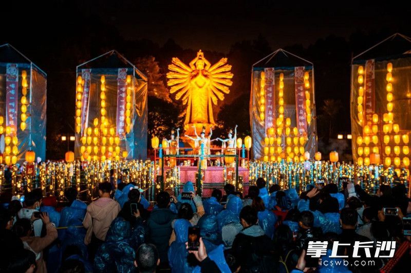 组图丨国潮花灯展亮灯元宵节氛围感瞬间拉满