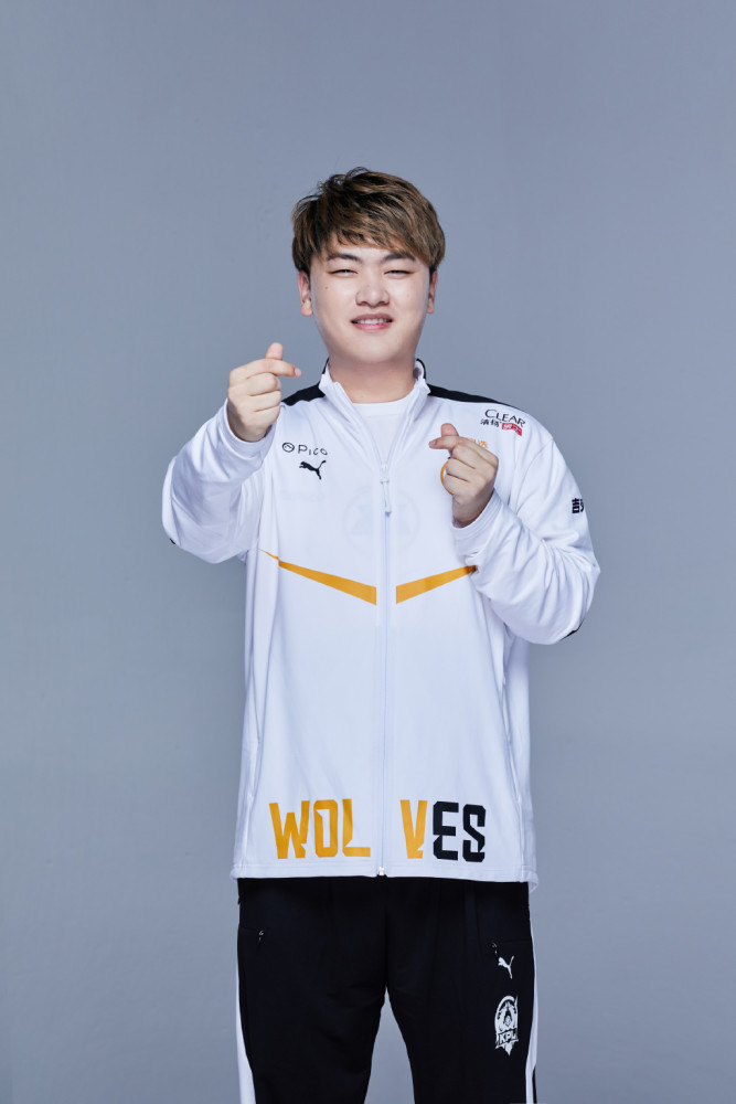狼队3:1完胜ttg,妖刀发挥出色被大赞,hurt却永无上场之日了_腾讯新闻