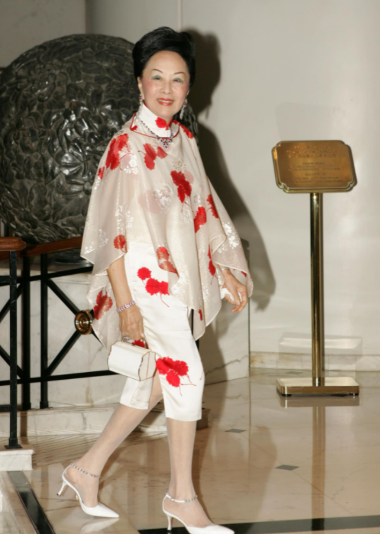 利孝和夫人本名陆雁群,是香港富商陆文澜之女,受过高等教育知书识礼