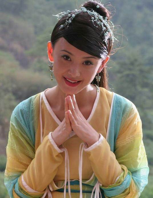 七仙女黄儿曾是晶女郎和沈腾演过话剧后转型当制片人