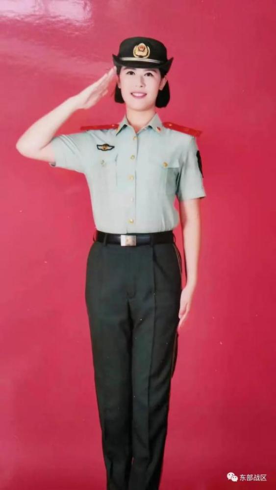 陆军上士向武警退役女兵求婚超甜