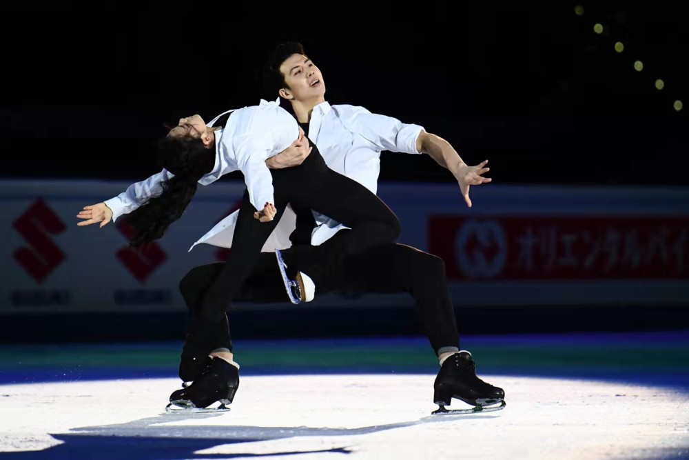 公主不用踮脚骑士为你劈叉最甜冰舞cp王诗玥柳鑫宇要赢一起赢