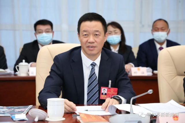 李理参加达拉特旗代表团审议