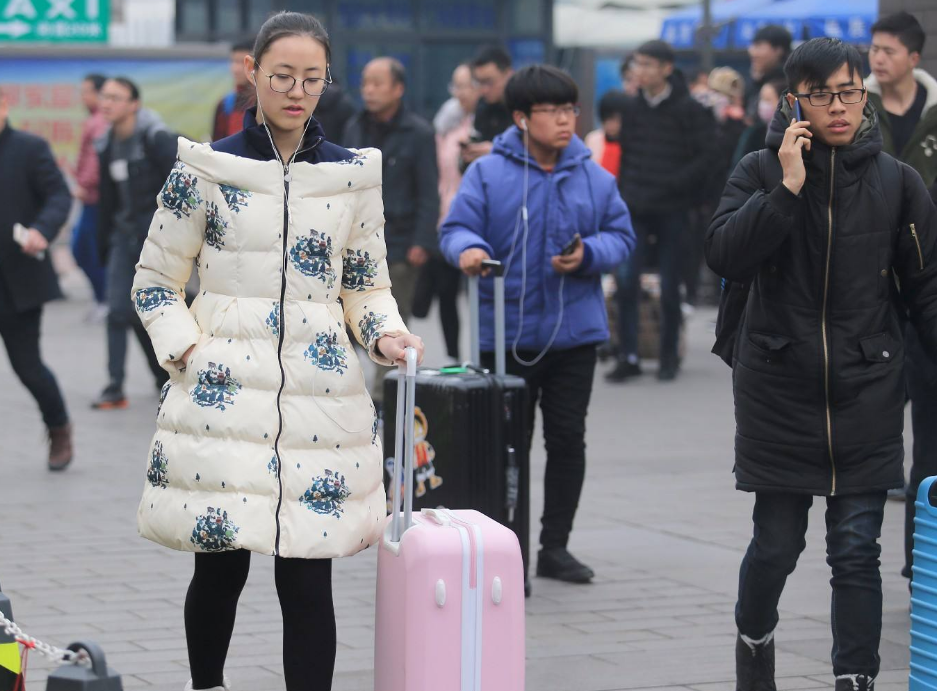 辽宁省教育局通知，多地“大中小学”开学时间推迟，寒假变长了