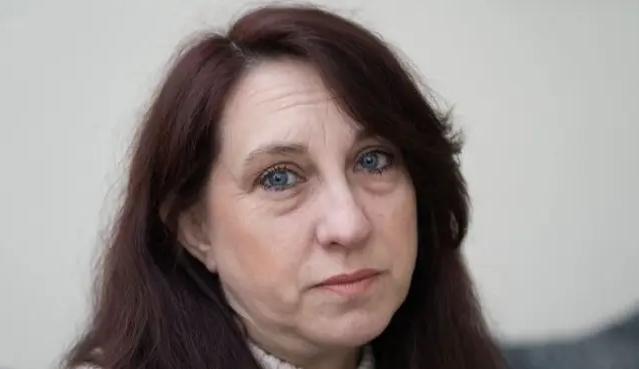 英国妇女被爱情骗子用照片骗走80万还与相伴29年的男友分手