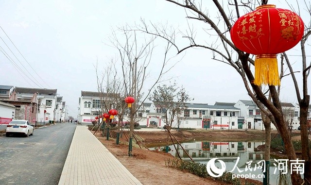 新春走基层鹤壁浚县小河镇受灾群众住新房拿红包