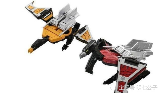 《变形金刚》里的两只机器鸟,一直是我熟悉的激光鸟,另一只叫雷针鸟!