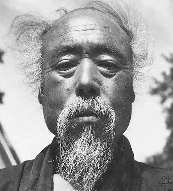 山村破道观有位白胡子老道长告诉我绝圣弃智的真正意义