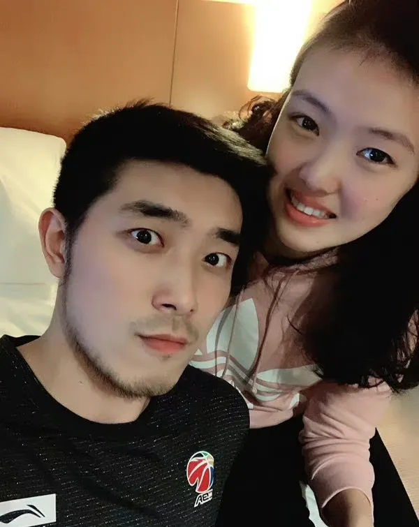 张常宁吴冠希6月举行婚礼,两人早已领证,公布喜讯玩起谐音梗