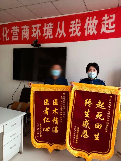 老人在家突然心脏不适 120快速救治"起死回生"