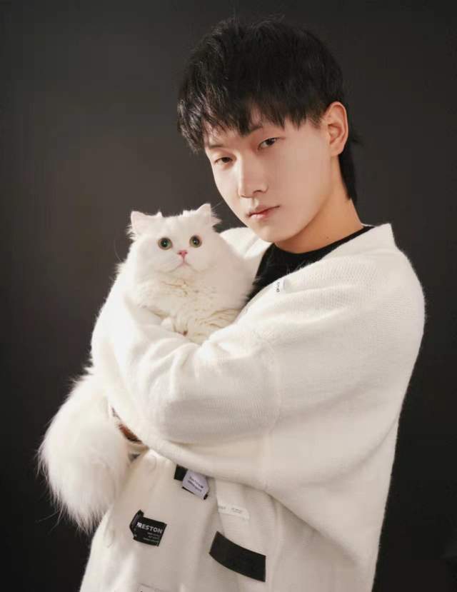 ag超玩会啊泽马超首胜,初晨野王回归,月光比张角差太多!