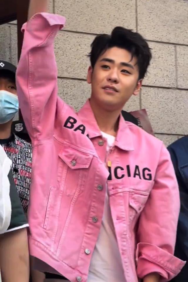 德云社张云雷客串水果摊主在线向粉丝告白二爷真宠粉