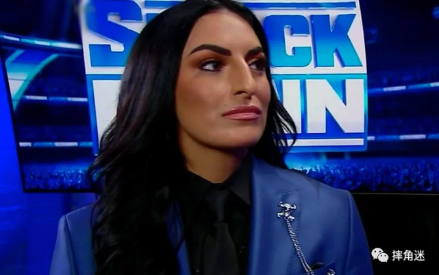 索尼娅·德维尔|罗曼·雷恩斯|夏洛特·弗莱尔|塞斯·罗林斯|皇家