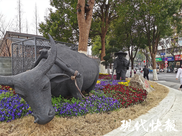 公園北路交叉口有一塊綠地,緊鄰城南河,附近還有江浦高級中學文昌校區