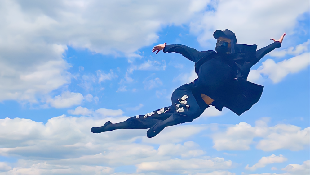 在他的个人主页,只能看到关于舞蹈的视频,而视频内容也绝不糊弄了事