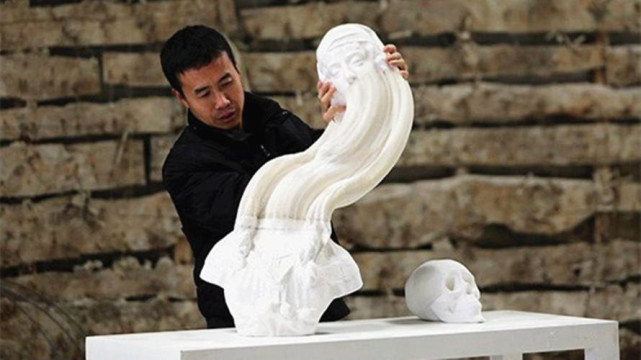 纸雕艺术家李洪波:颠覆雕塑艺术传统思维,作品展览震惊美国人