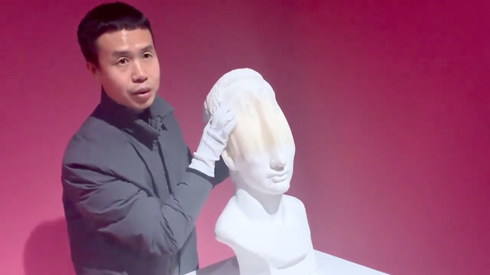 纸雕艺术家李洪波颠覆雕塑艺术传统思维作品展览震惊美国人