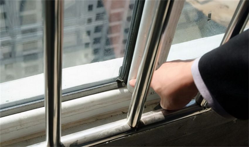 明明窗户关的很紧为何还会漏风听老师傅讲解后才明白道理