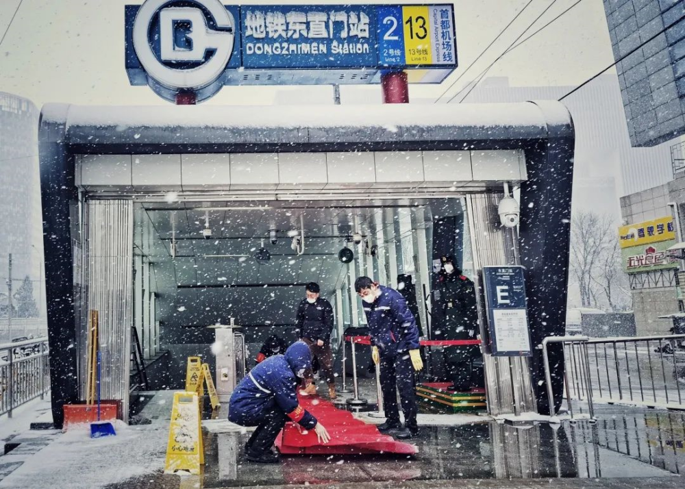 战风雪，保畅通，护平安——致敬风雪中的交通人被窝电影wang