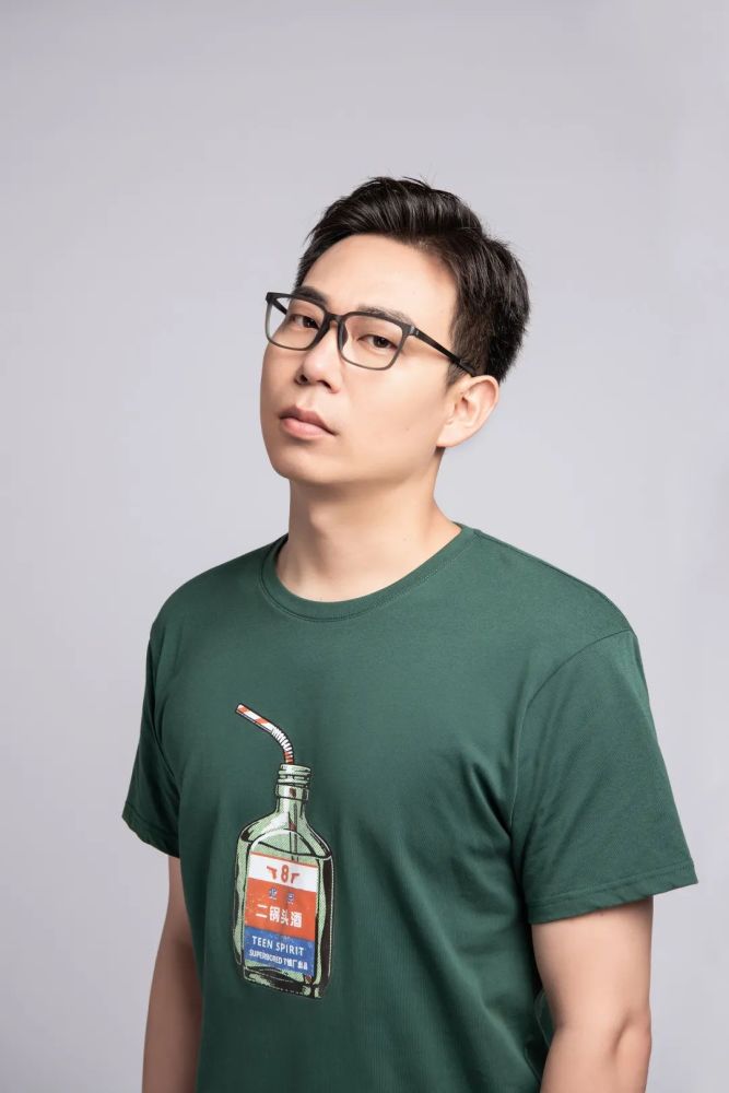 宁家宇职业喜剧演员,编剧,单立人学院讲师,东北大学《单口喜剧入门》