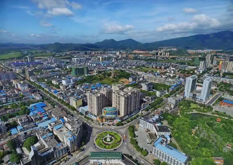 江华县委书记段贵建苦干实干加油干创先争优走在前