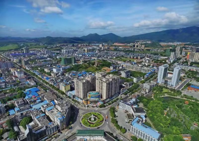 江华县委书记段贵建苦干实干加油干创先争优走在前