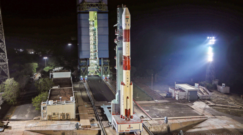 印度成功进行“一箭三星”发射，雷达遥感卫星可用于军事监视