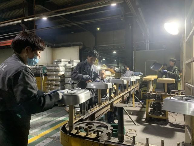 "于立彬说,紧紧围绕农机和农艺的结合,开发了适用