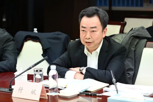 中国石油股份公司副总裁兼勘探与生产分公司执行董事,党委书记李鹭光