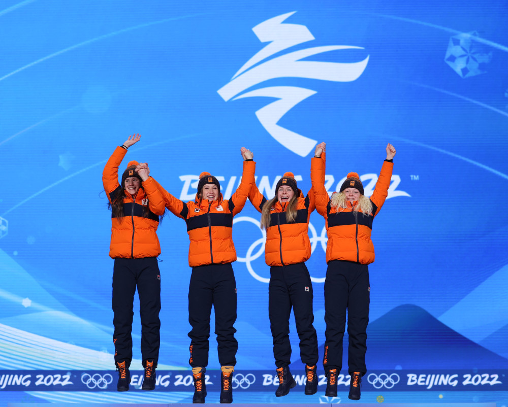 北京冬奥会短道速滑女子3000米接力奖牌颁发仪式