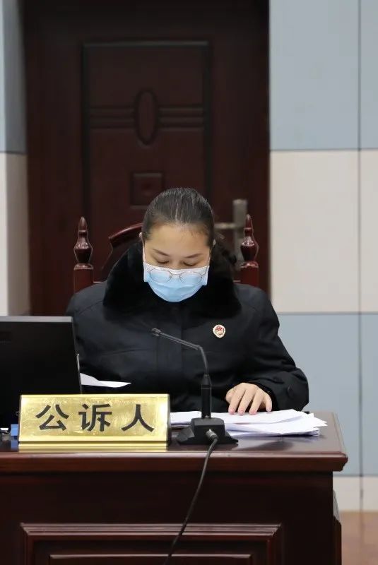 开庭▏一男子用小轿车运送毒品被提起公诉