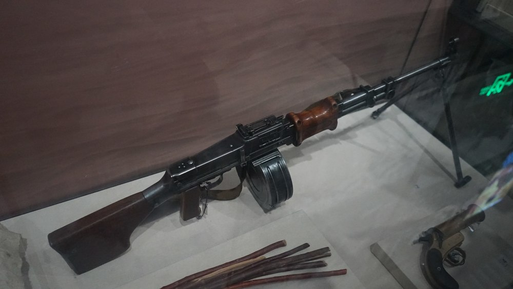 56式班用机枪对印反击战一战成名是解放军火力最猛轻机枪