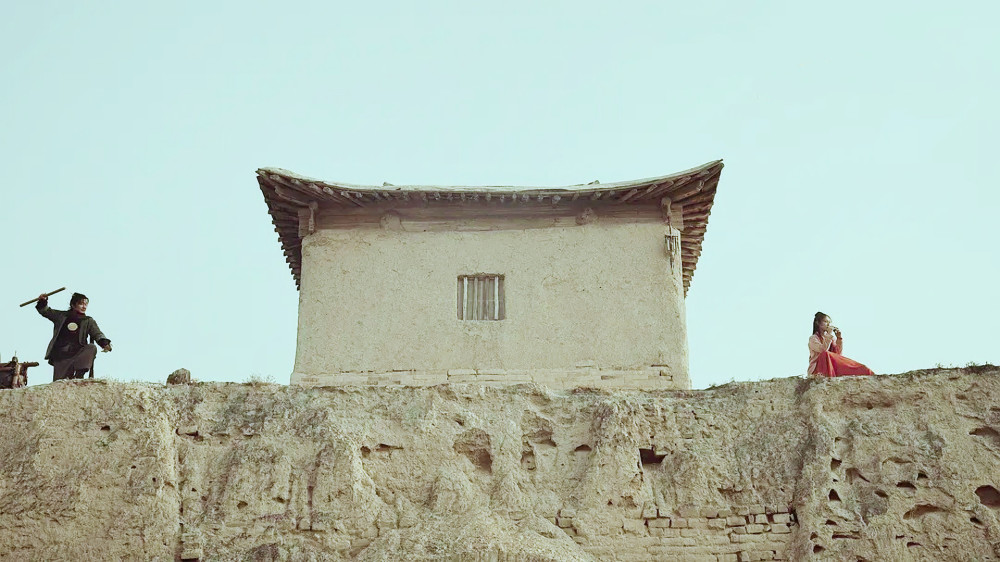 在这部电影的大结局,至尊宝成功地拯救了紫霞仙子,但是他也因此丧命