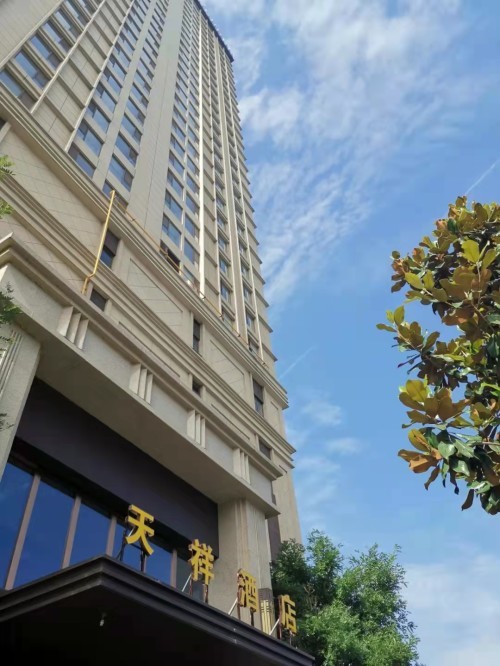 小里帮忙房子租给天祥酒店当客房几个月未收到租金