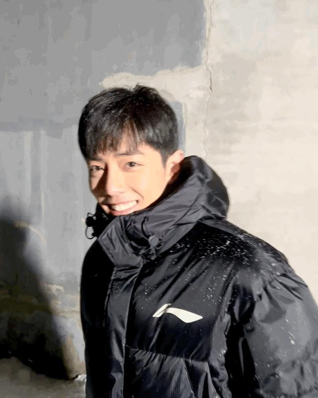 肖战晒高清收工照网友这是报平安和倡导粉丝理智吧