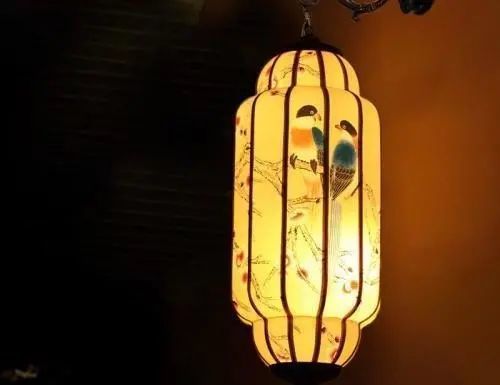 宫灯种类很多,有一团和气灯,哈哈二仙灯,三阳开泰灯,四季平安灯,五子