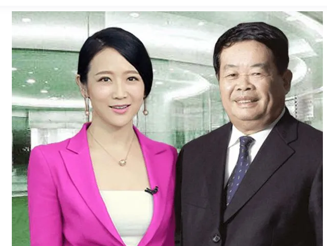 在曹德旺22岁的时候,他的母亲生病了,家里人希望他娶个媳妇,回家照顾