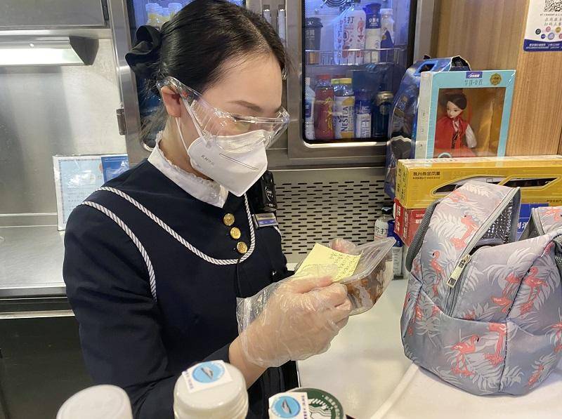 列车长的新婚妻子