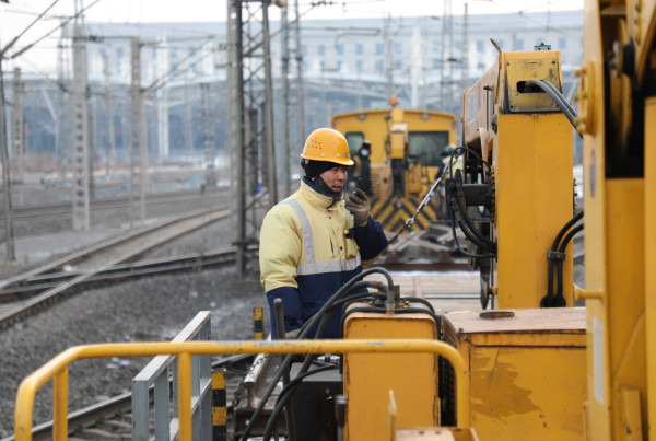 2月14日6時50分,中國鐵路瀋陽局集團有限公司長春工務段運輸車間院內