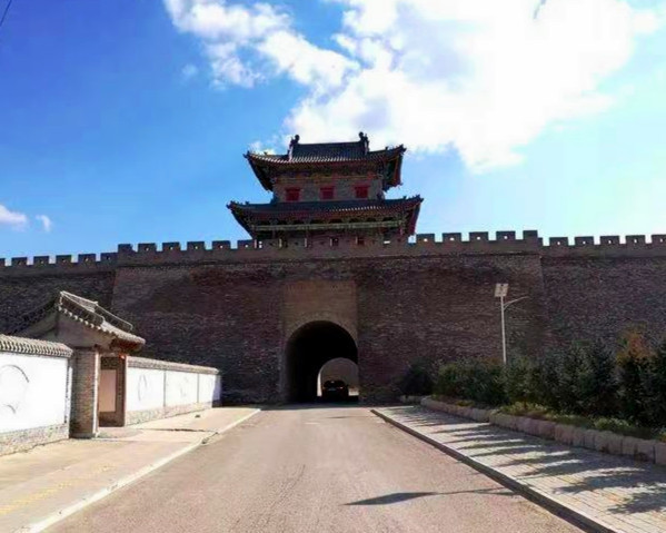 图说:右卫老城  来源:网络杀虎口地处晋蒙两省交界处的右玉,地势险要