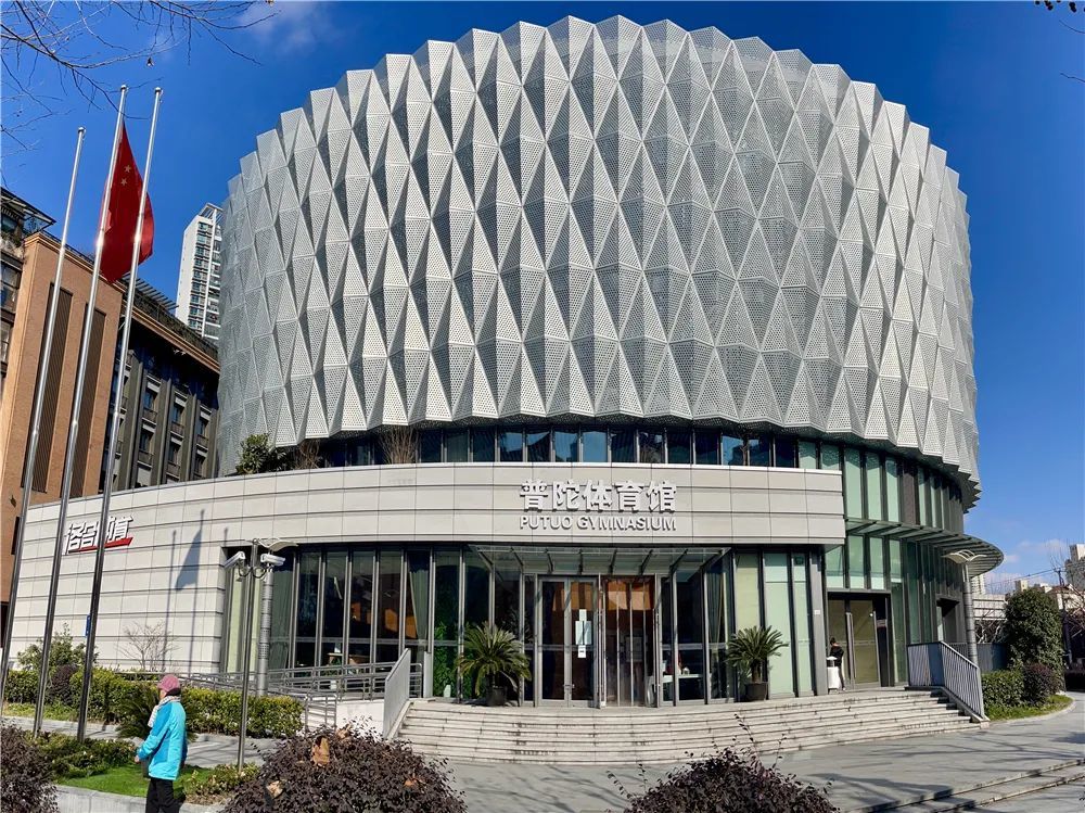 网球馆,健身中心的器械区,有氧区,更衣室地址:曹杨路400号普陀体育馆