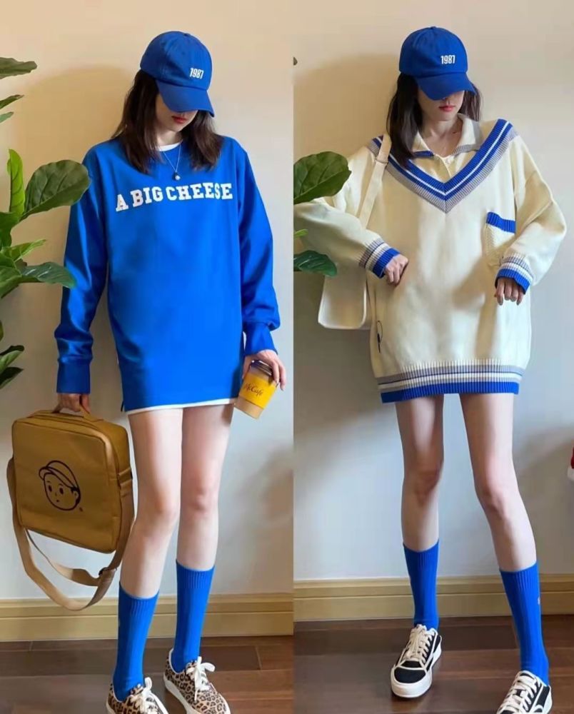 彩色的袜子搭配上露腿的穿衣方式,让视觉的重点都集中在美腿上,这种