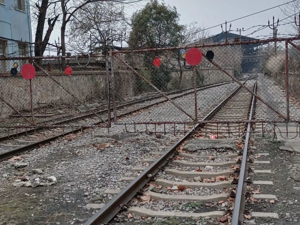 废弃铁路拍照图片