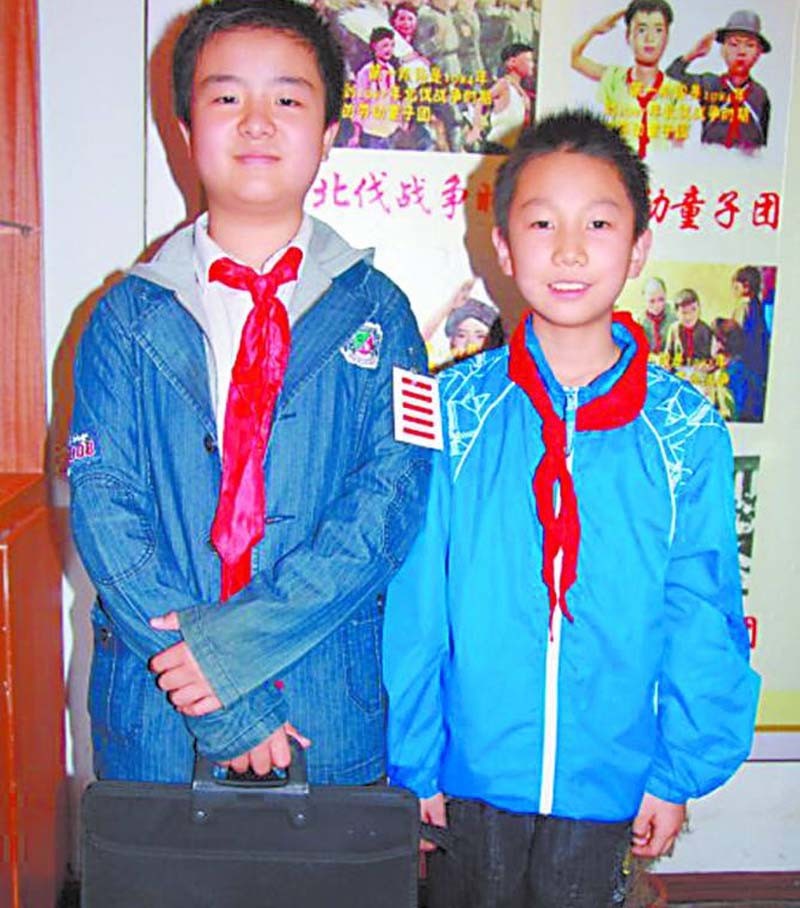 11年不屑弟和五道杠少年同时走红两人的结局天差地别